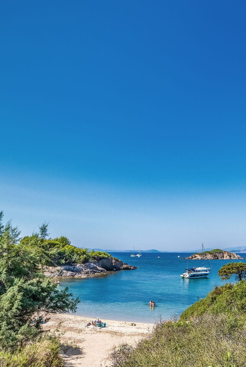 Mer et nature accessible de la résidence la Gabinière sur la presqu ile de Giens.